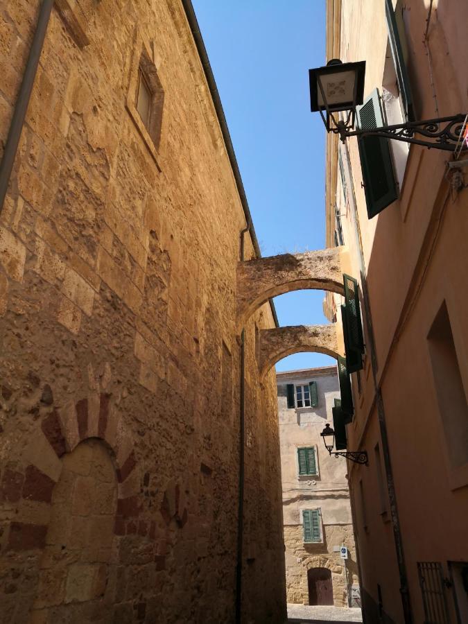 Old Town Apartment Альгеро Экстерьер фото